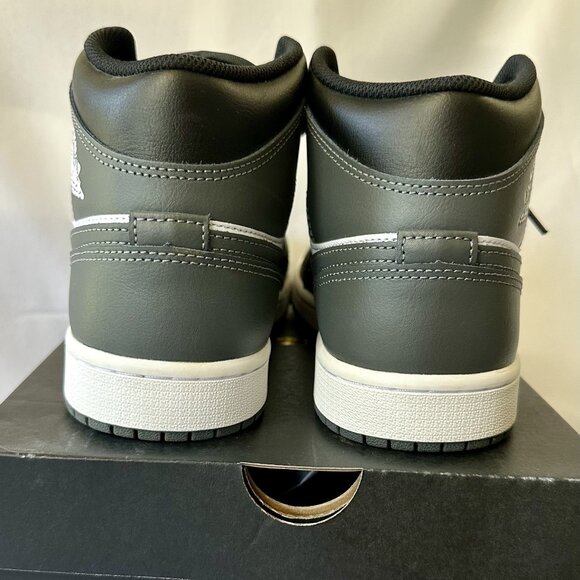 Size 9 Men's AIR JORDAN Retro Mids LIKE NEW with BOX Color Black/White/Iron Grey - Picture 6 of 7